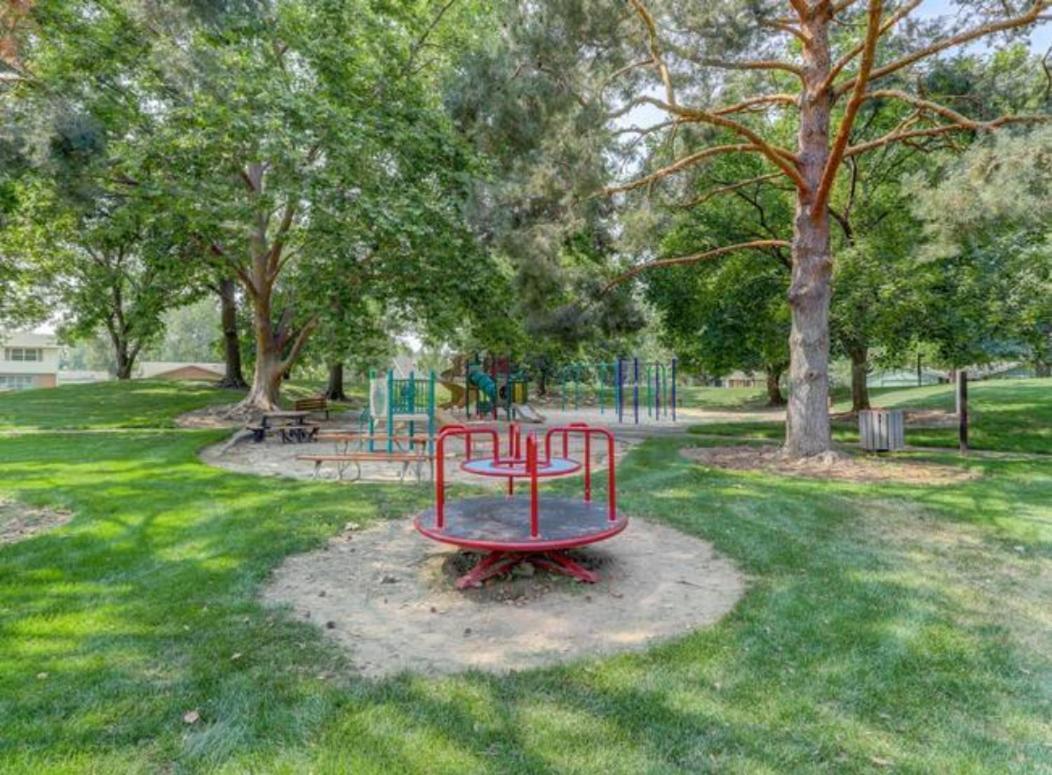 Experience Nirvana With Artwork Collections From Around The Globe Located In Lakewood Neighborhood In Se Boise Next To A Park, Minutes From Bown Crossing And The Boise River, 10 Minutes To Downtown, 4 Beds, Sleeps 8, Pets Welcome In Large Fenced In Y 外观 照片