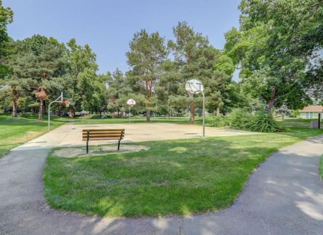 Experience Nirvana With Artwork Collections From Around The Globe Located In Lakewood Neighborhood In Se Boise Next To A Park, Minutes From Bown Crossing And The Boise River, 10 Minutes To Downtown, 4 Beds, Sleeps 8, Pets Welcome In Large Fenced In Y 外观 照片
