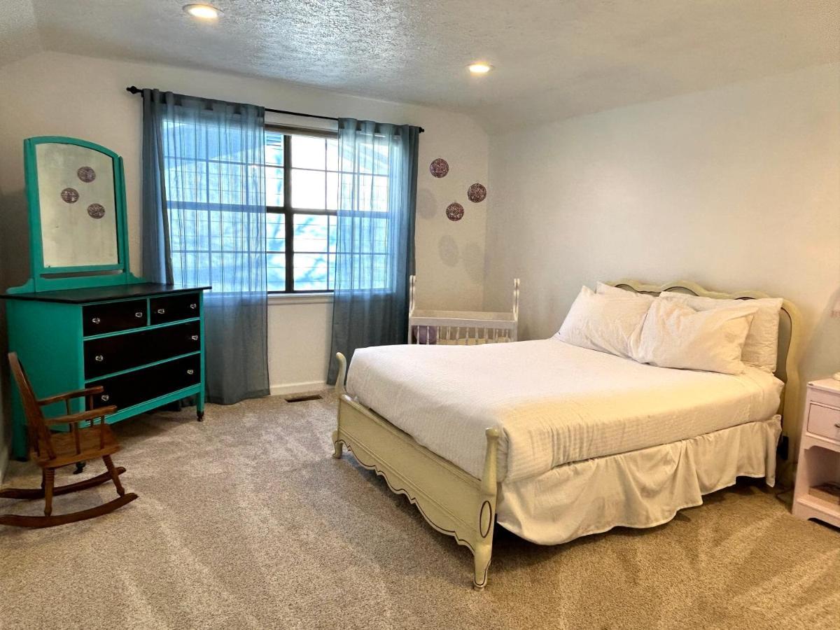 Experience Nirvana With Artwork Collections From Around The Globe Located In Lakewood Neighborhood In Se Boise Next To A Park, Minutes From Bown Crossing And The Boise River, 10 Minutes To Downtown, 4 Beds, Sleeps 8, Pets Welcome In Large Fenced In Y 外观 照片