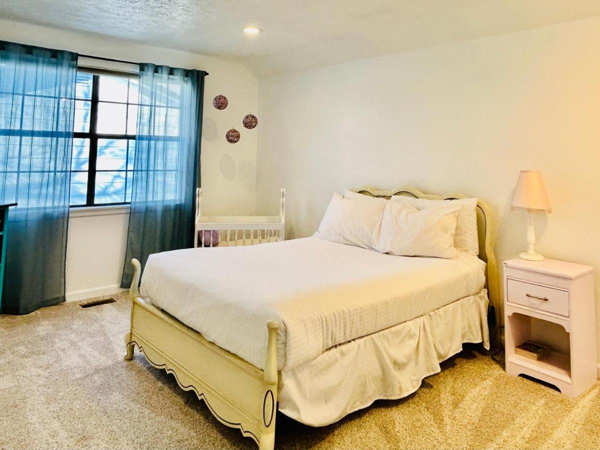 Experience Nirvana With Artwork Collections From Around The Globe Located In Lakewood Neighborhood In Se Boise Next To A Park, Minutes From Bown Crossing And The Boise River, 10 Minutes To Downtown, 4 Beds, Sleeps 8, Pets Welcome In Large Fenced In Y 外观 照片